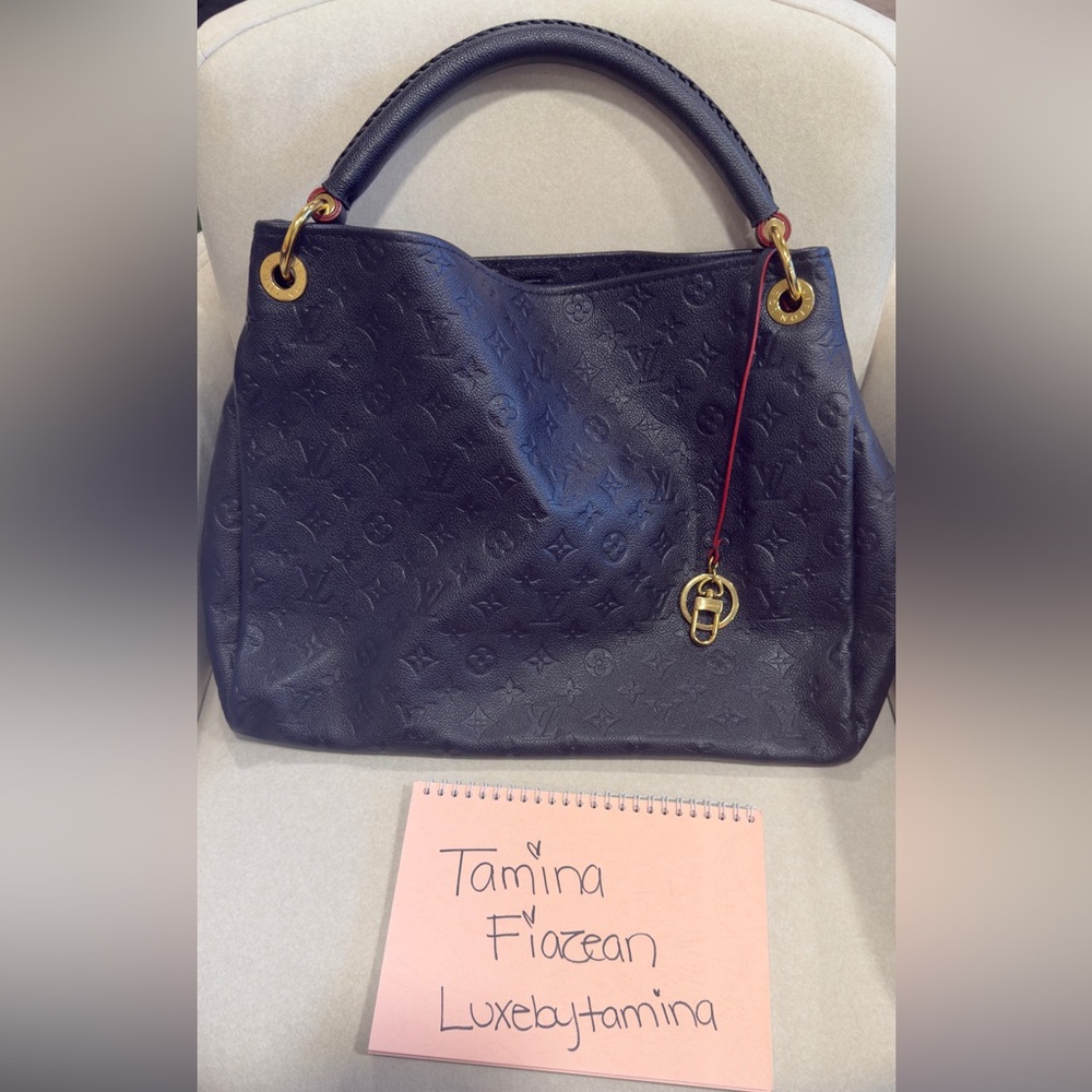 SOLD ❌ Louis Vuitton Artsy in Navy Monogram GM